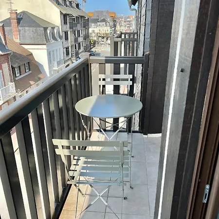 «la Petite Escapade A Deauville» Place Morny Lägenhet